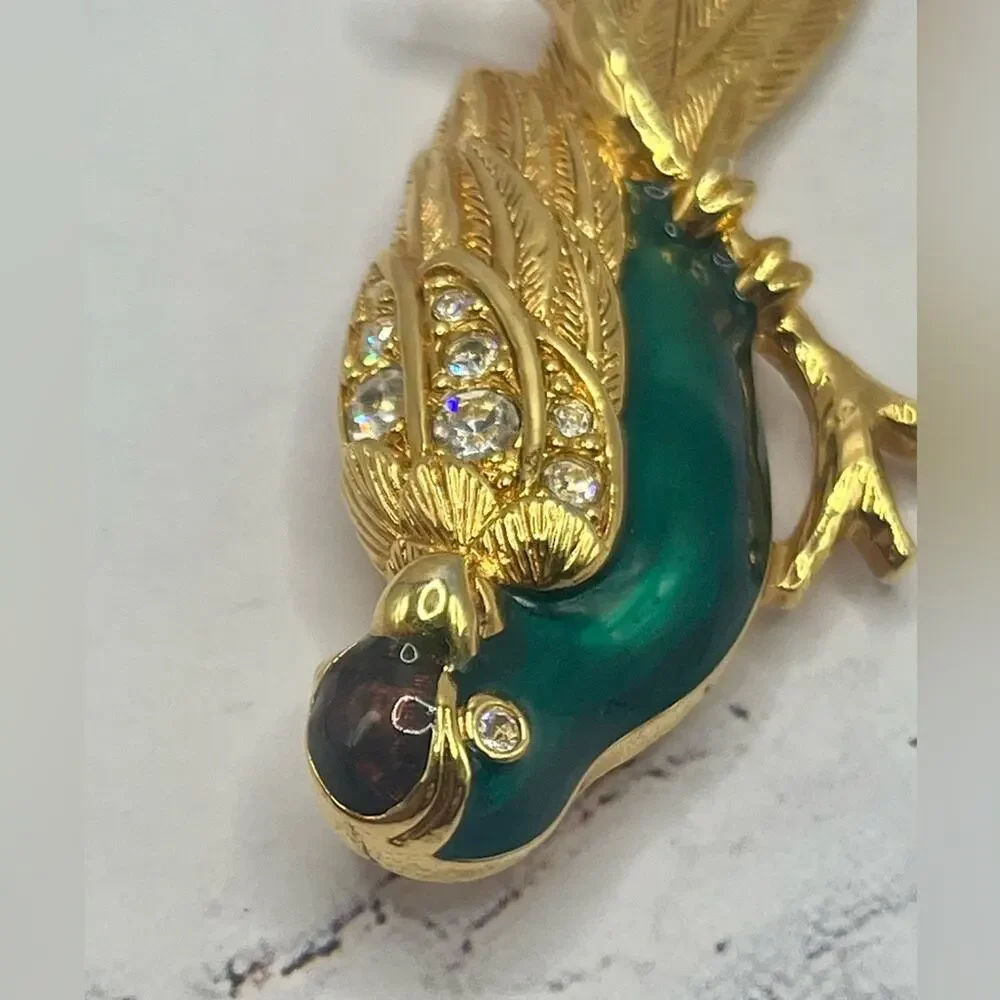 Avon brooch excellent